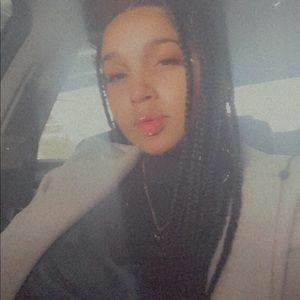 Meet your Posher, Teodora